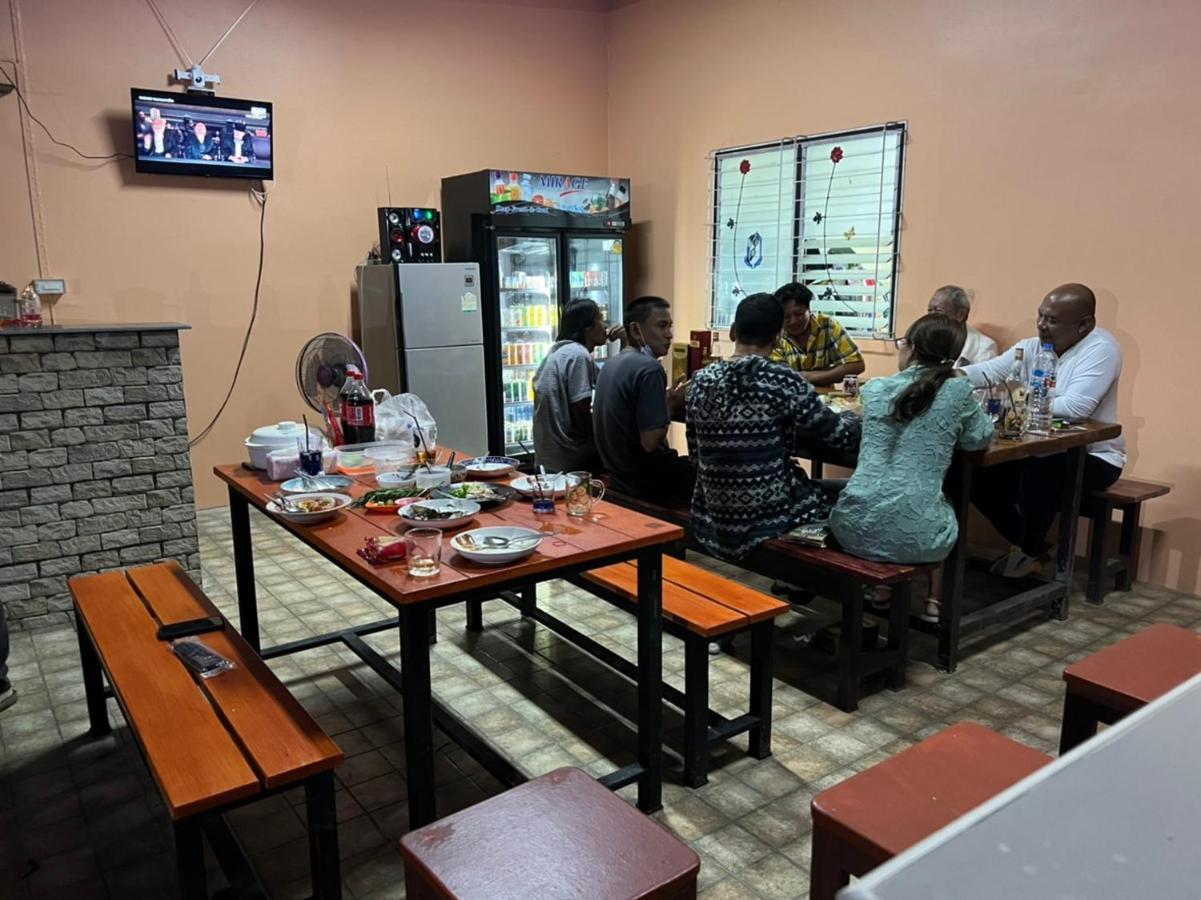 Rung Inn Homestay Ранонг Екстериор снимка